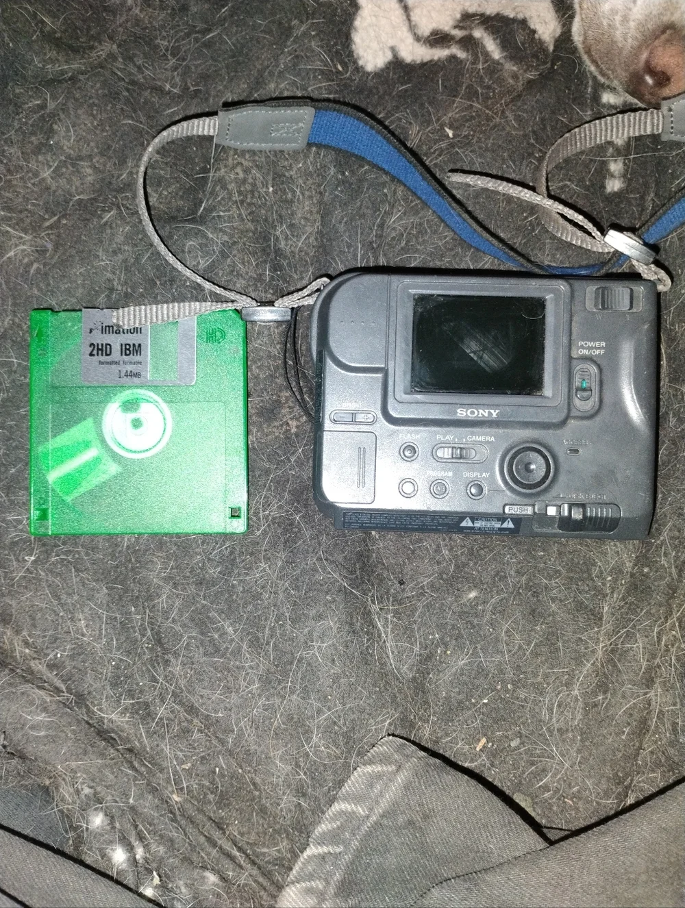 Sony FD Mavica MVC-FD75 Digital Still Camera with 3.5 Floppy NO BATTERY UNTESTED